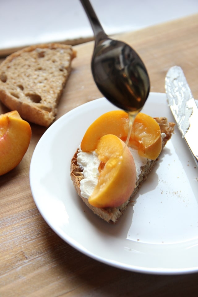 Nektarinen Schmand Frühstück