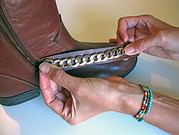 DIY Designer Biker Boots mit Goldkette