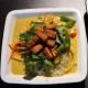 Leckere vegane Mango-Kokos-Suppe mit Glasnudeln u. knackigem Gemüse