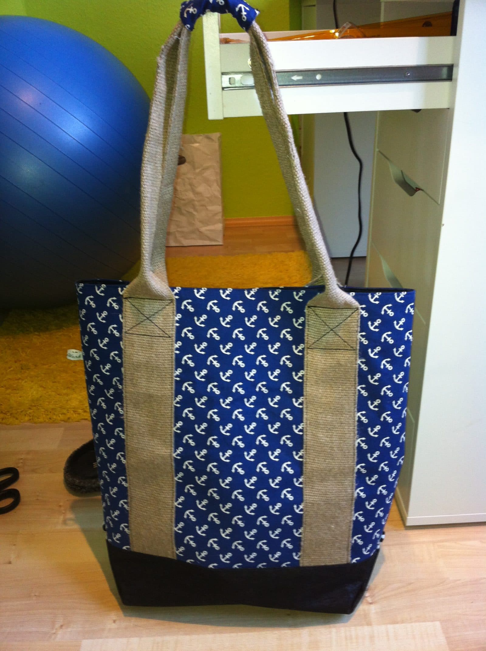 Maritimer Shopper mit Innen- und Handytasche zum Einhängen