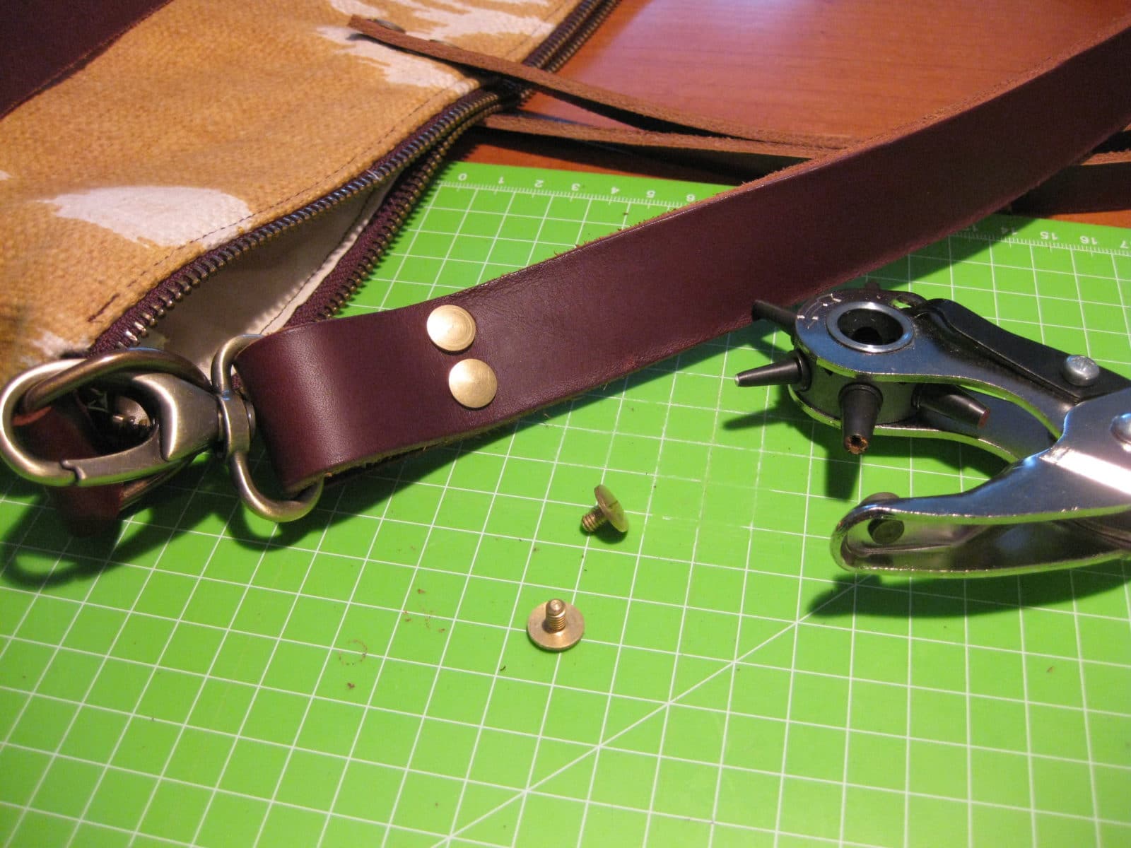 DIY Umhängetasche mit Ethno-Muster und Lederhenkel