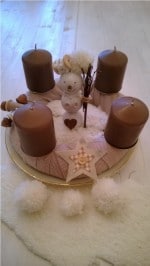 Schneefrau im Adventskranz