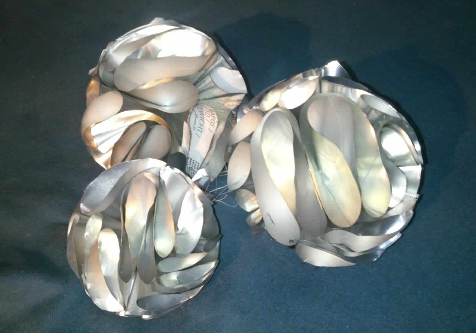 Glänzende Weihnachtskugeln – Upcycling DIY