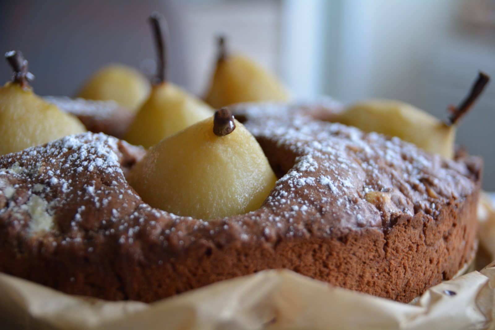 Saftiger Schokoladen-Birnenkuchen mit Gewürzen