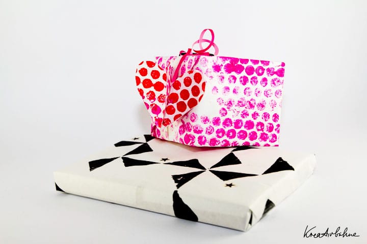 DIY: Geschenkpapier aus Noppenfolie und Moosgummi