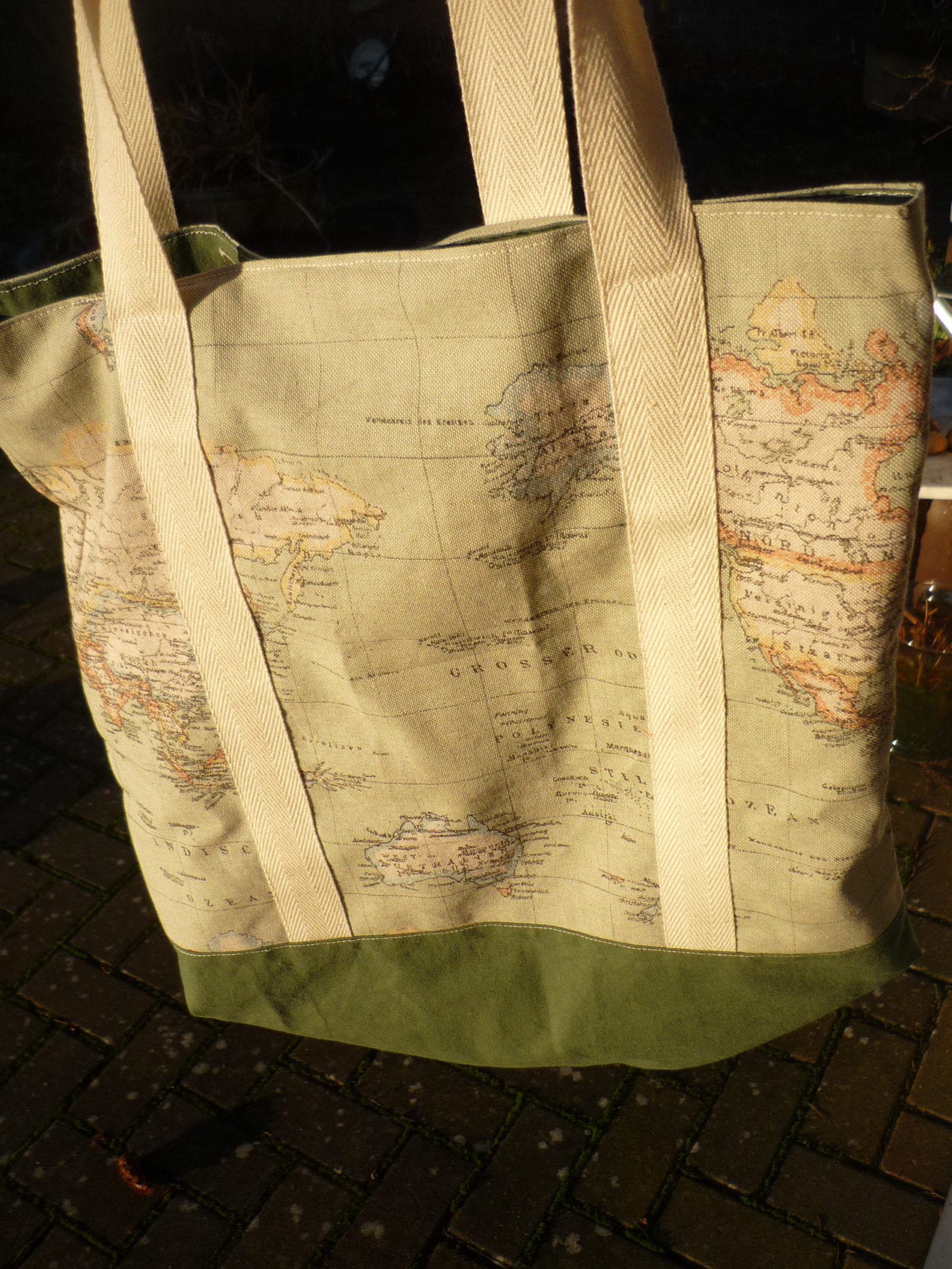 Ganze-Welt-Tasche