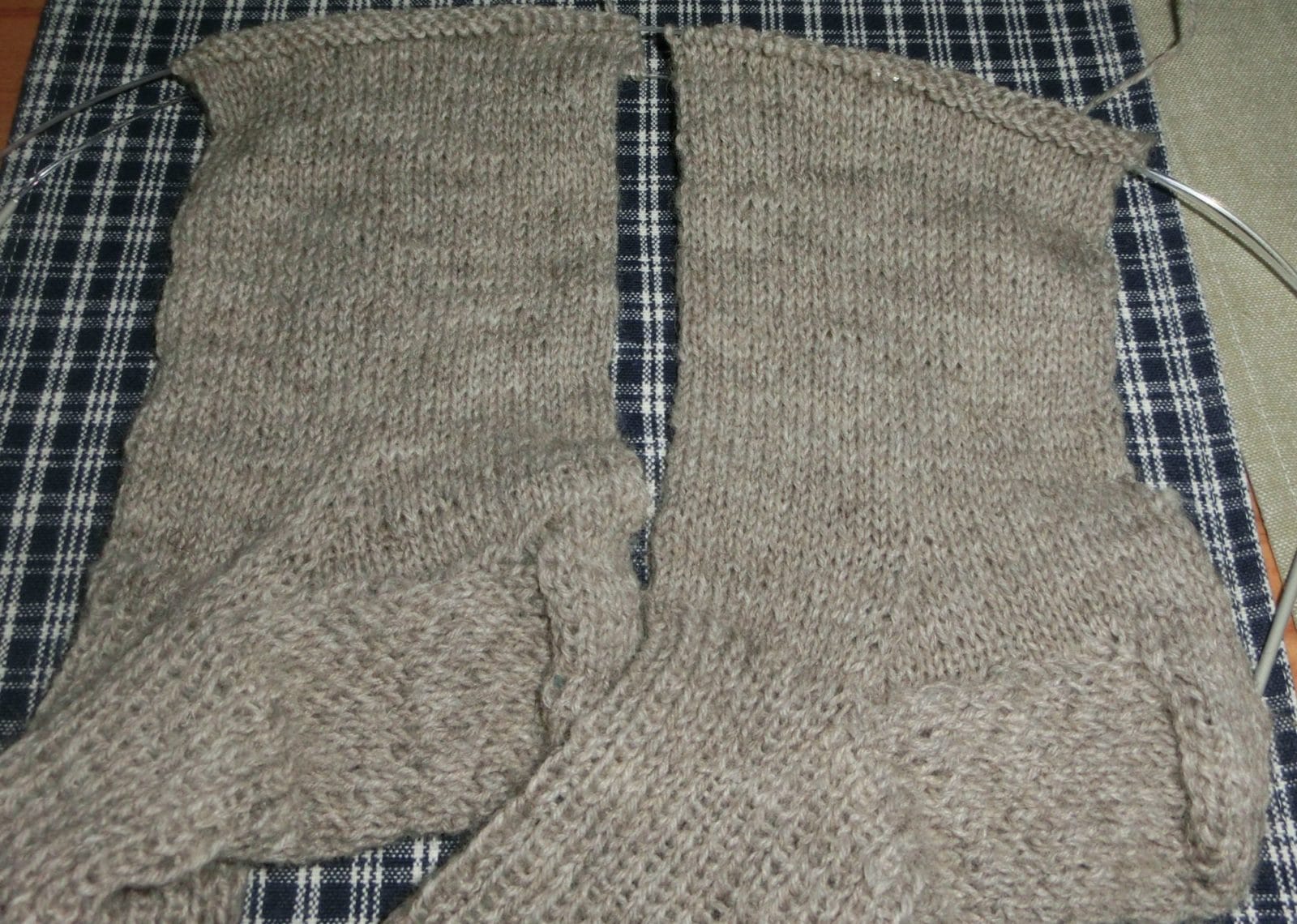 Zwei Socken gleichzeitig auf zwei Rundstricknadeln