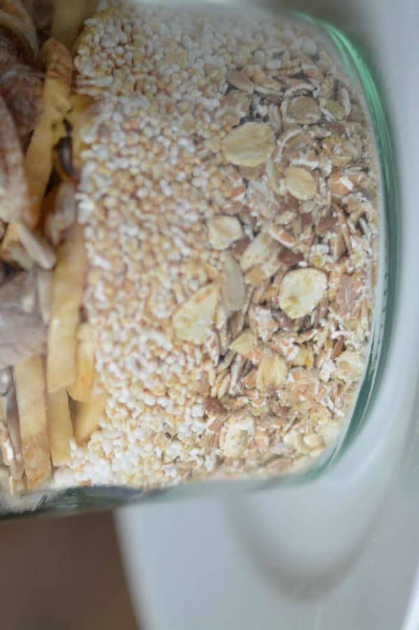 Selbstgemachtes Amaranth-Müsli mit Bananen und Feigen (tolle Geschenkidee!)