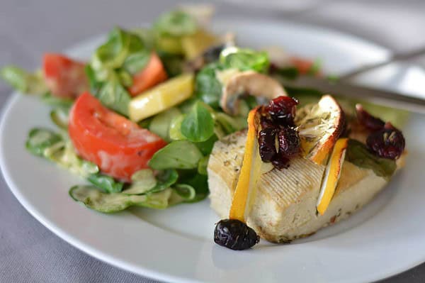 Gebackener Tofu mit Cranberries und Basilikum