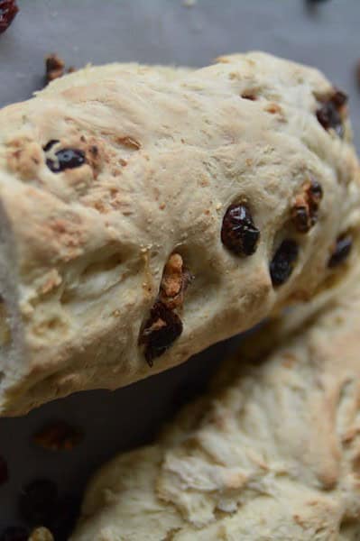 Walnuss-Brot mit fruchtigen Cranberries - ein schnelles Leckerbrot