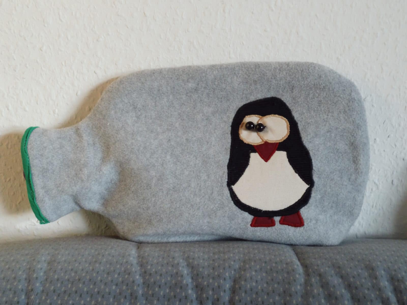 Wärmflaschenhülle mit Pinguinapplikation