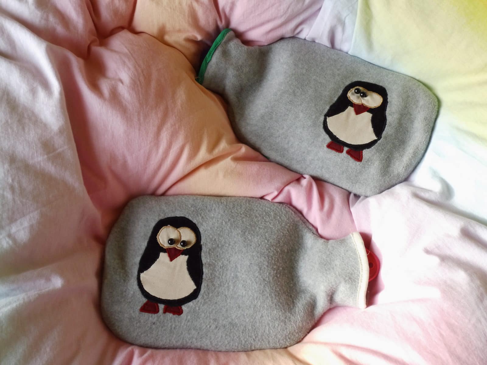 Wärmflaschenhülle mit Pinguinapplikation