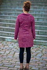 Twister als kunterbuntes, glitzerndes Strickkleid