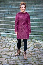 Twister als kunterbuntes, glitzerndes Strickkleid