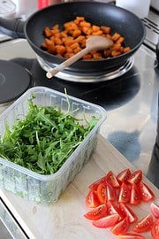 Honig-karamellisierter Süßkartoffel Salat