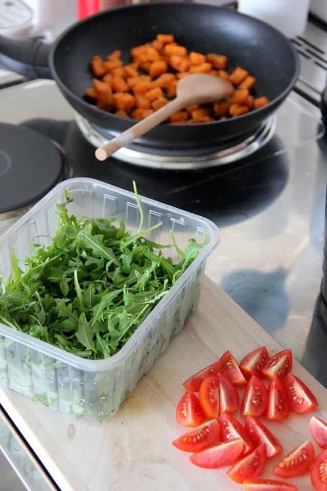 Honig-karamellisierter Süßkartoffel Salat