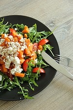 Honig-karamellisierter Süßkartoffel Salat