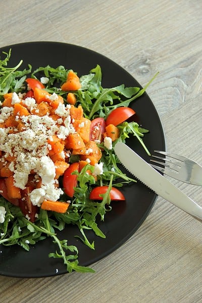 Honig-karamellisierter Süßkartoffel Salat