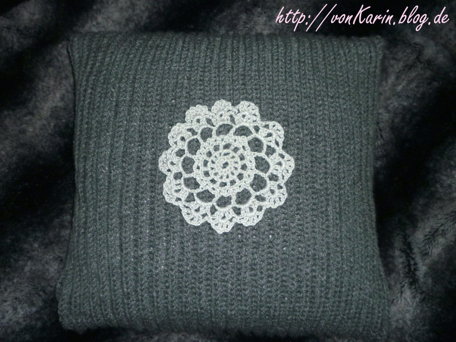 Gestricktes Kuschelkissen