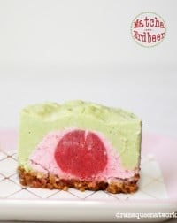 Matcha-Erdbeer-Dessert