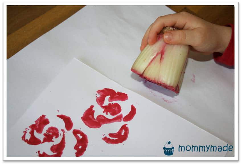 Sellerie-Blumen und Apfel-Falter