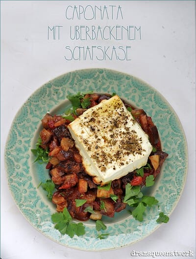 Caponata mit überbackenem Schafskäse
