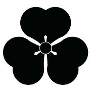Silhouette eines vierblättrigen Kleeblatts, Symbol für Glück und Handwerkskunst, ideal für Handmade Kultur und kreative Projekte.