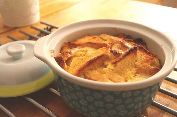 Brotpudding mit gesalzenem Karamell