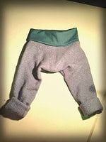 Zu heiß gewaschener Pulli wird kuschelige Babyhose
