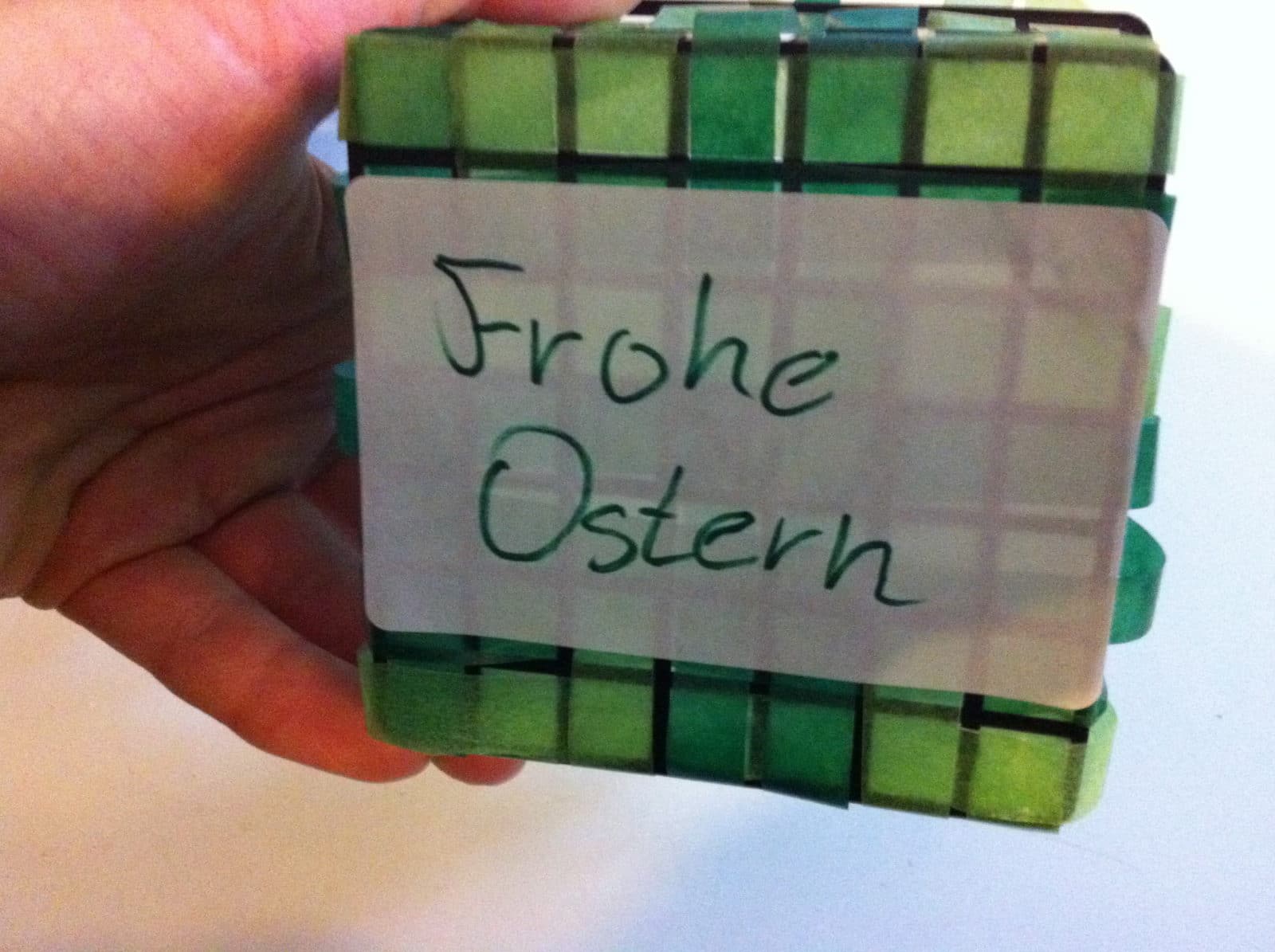 einfaches Osterkörbchen mit Kindern basteln