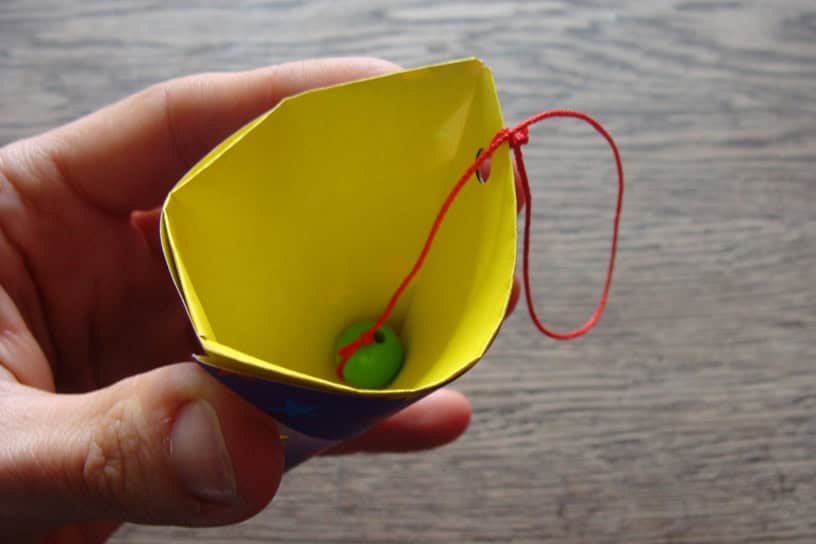 Kleine Nachmittagsfalterei oder wie man an trüben Tagen ein Origami Fangspiel faltet