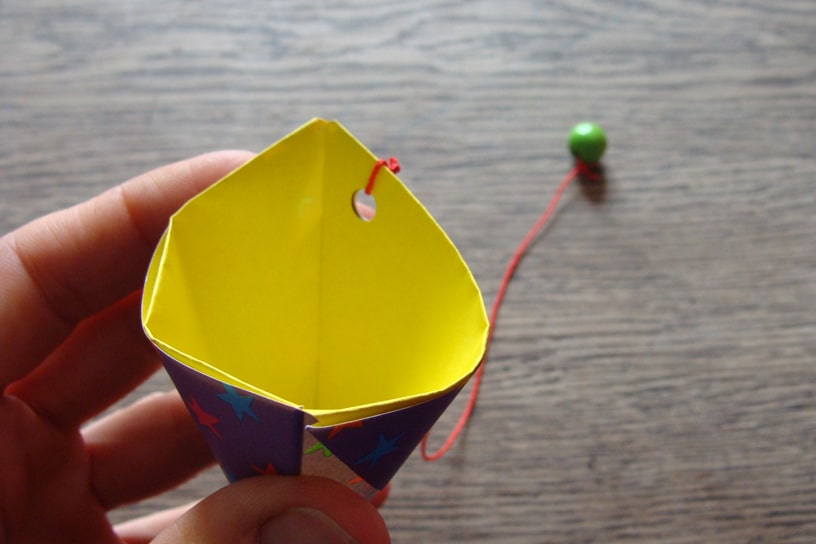 Kleine Nachmittagsfalterei oder wie man an trüben Tagen ein Origami Fangspiel faltet