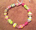 Upcycling: Armband aus Karton