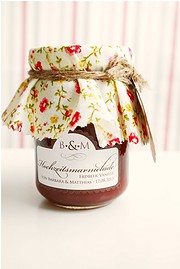 Marmeladengläser als Gastgeschenke mit Vintage Stoffen