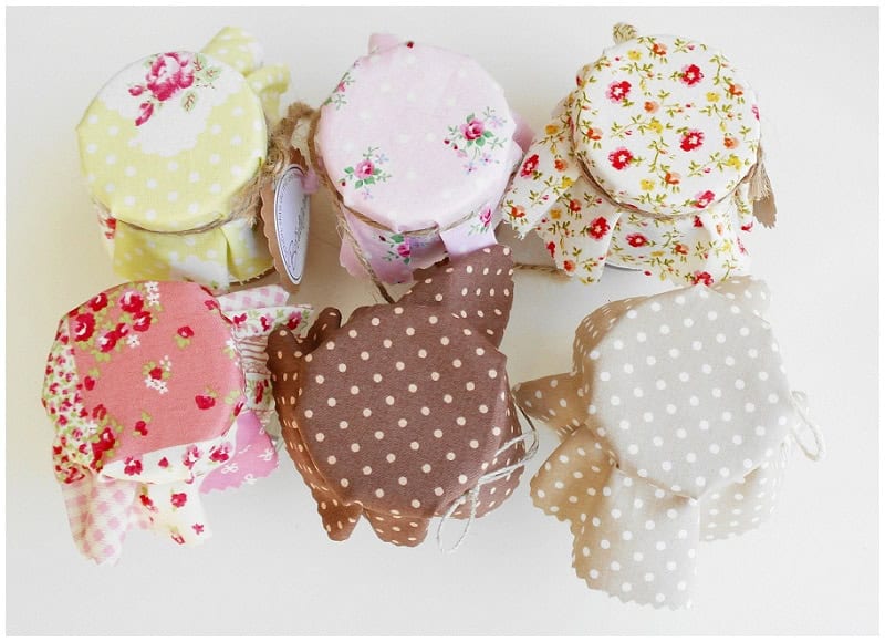 Marmeladengläser als Gastgeschenke mit Vintage Stoffen