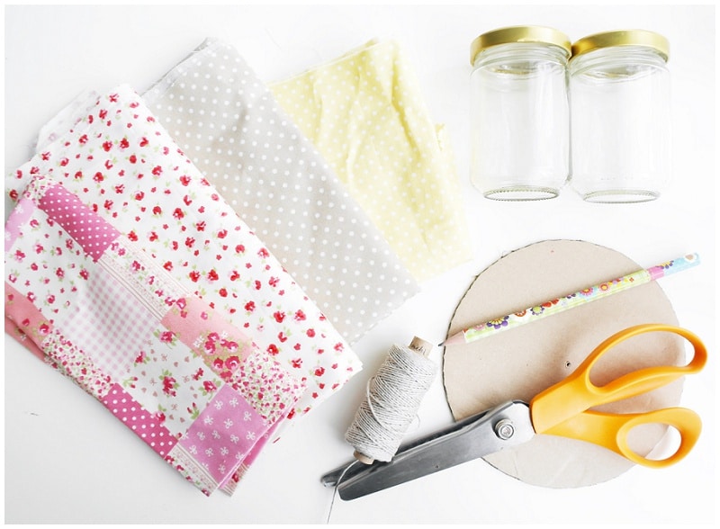 Marmeladengläser als Gastgeschenke mit Vintage Stoffen