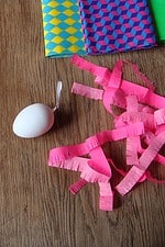 Osterdeko auf die Schnelle: Pinata-Ostereier für den Strauß