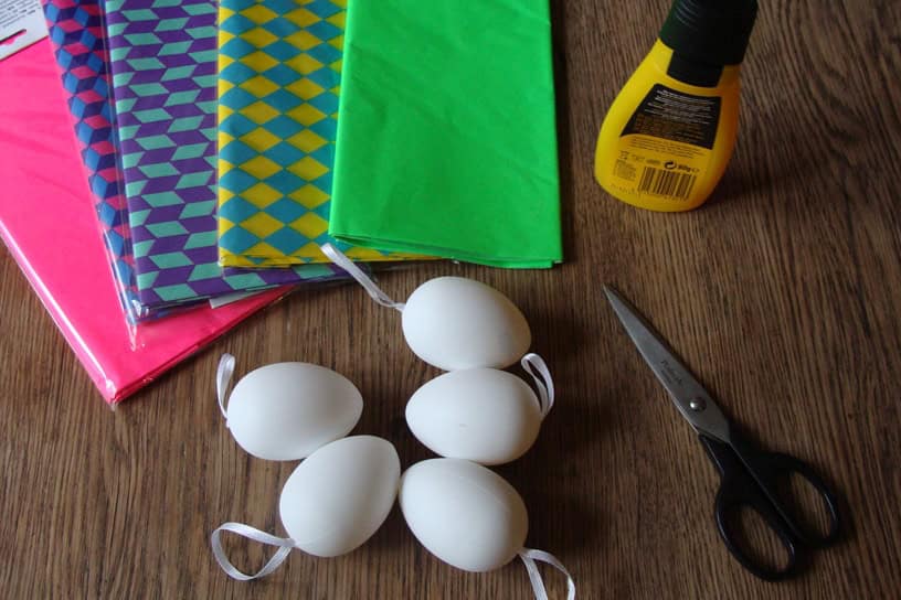 Osterdeko auf die Schnelle: Pinata-Ostereier für den Strauß