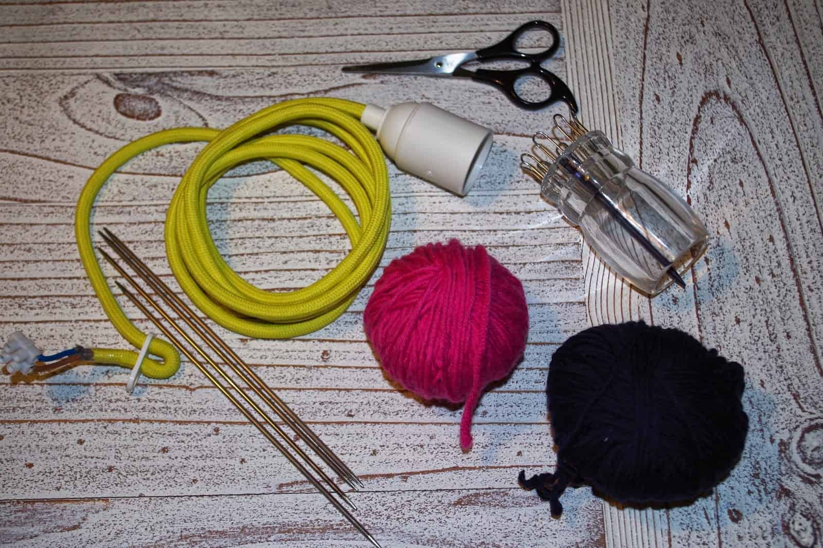 DIY Strick-Lampe (kostenlose Anleitung)
