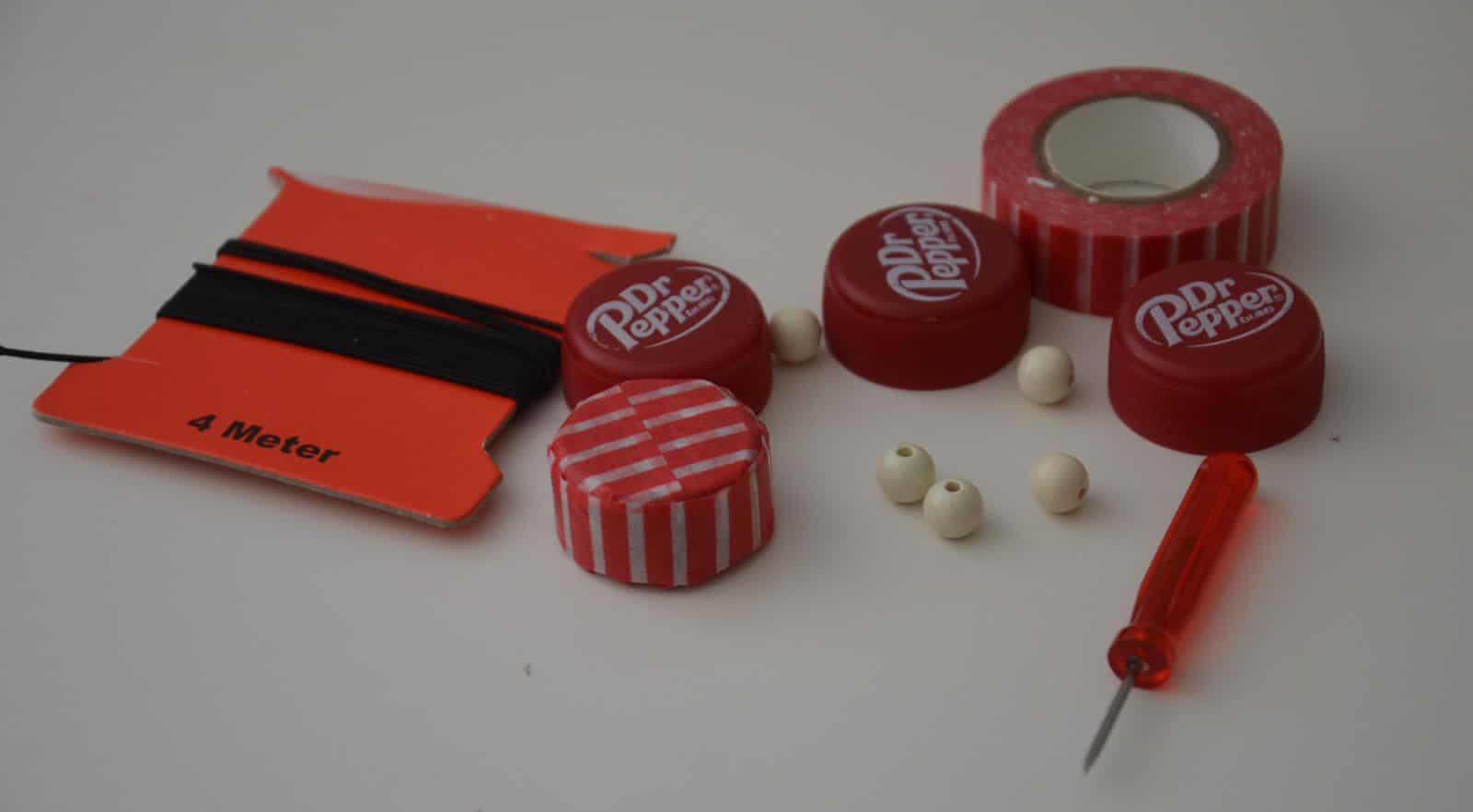 Kinderarmband aus Flaschenverschlüssen