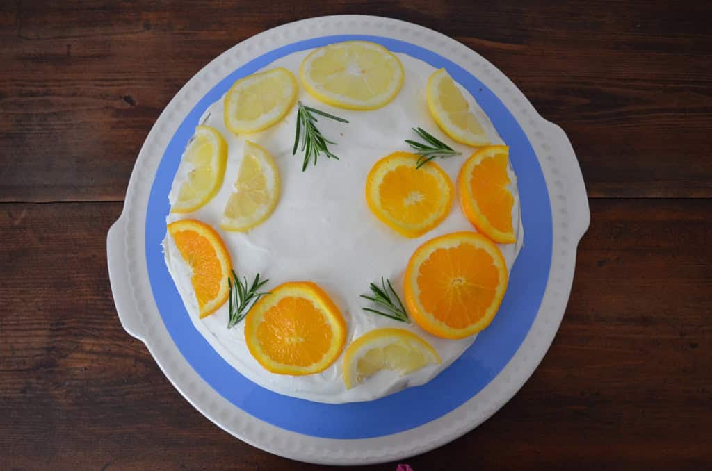 Lemon Curd-Kuchen im Zitrusfruchtkleid