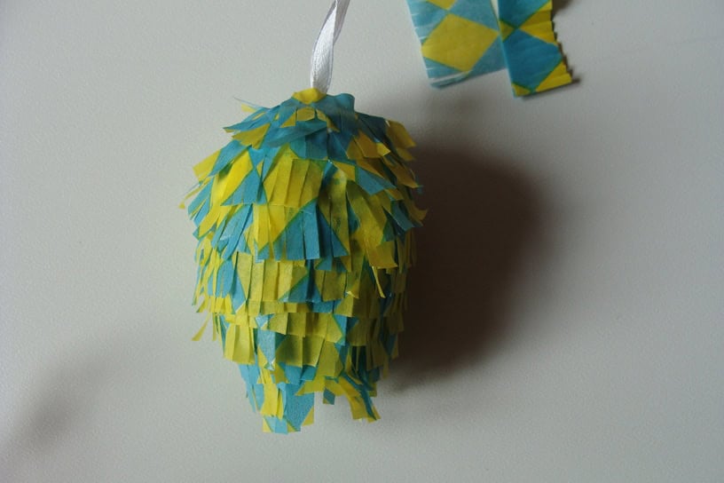 Osterdeko auf die Schnelle: Pinata-Ostereier für den Strauß