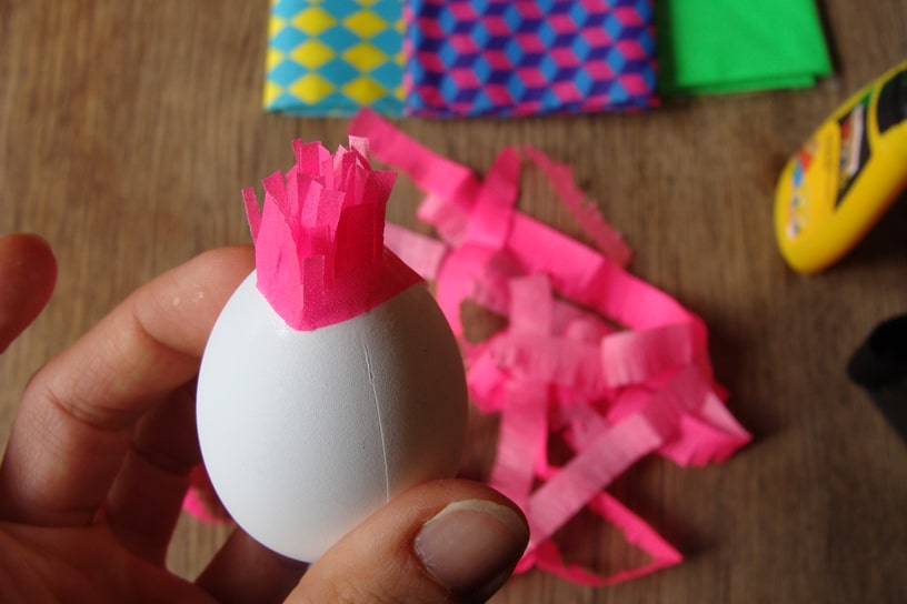 Osterdeko auf die Schnelle: Pinata-Ostereier für den Strauß