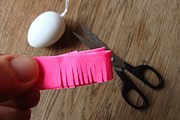 Osterdeko auf die Schnelle: Pinata-Ostereier für den Strauß