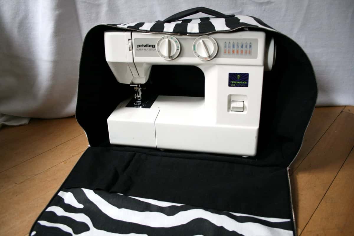 Großer Zebra-Wollkoffer