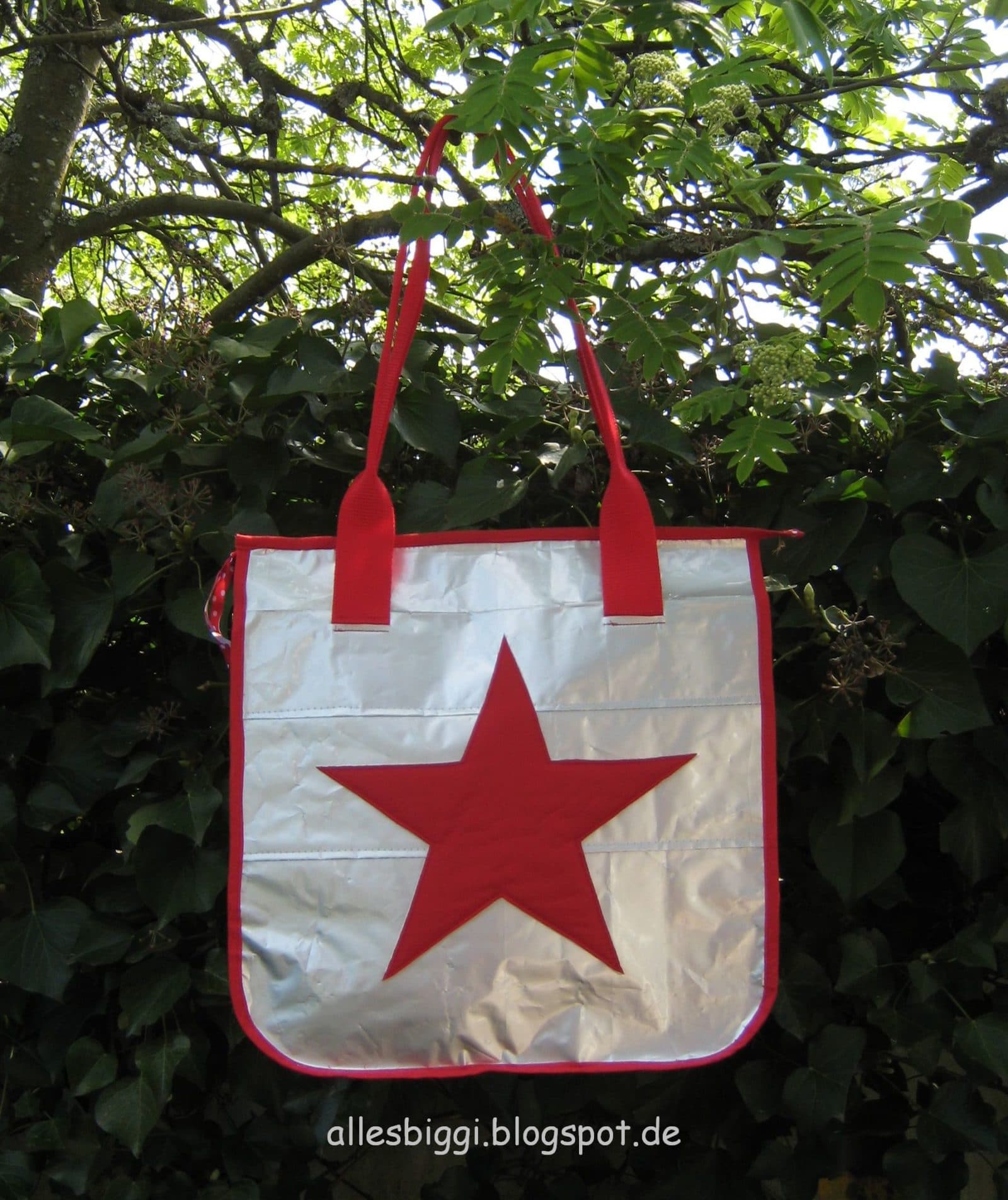 Tote Bag aus Kaffeetüten und alten Schirmen