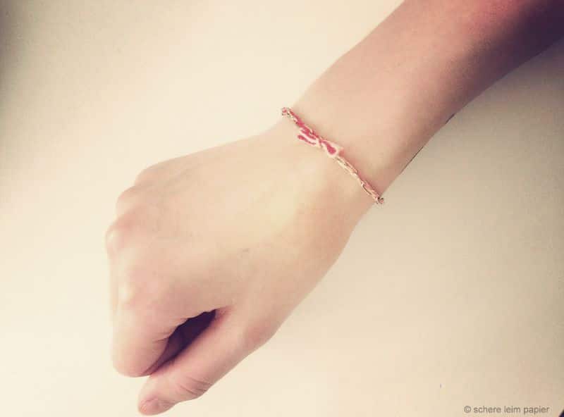 Armbändchen mit Schleife und Farbverlauf
