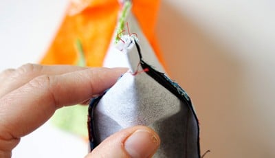 Nähen einer Clutch aus Stoff mit Hand, Anleitung für Sew Along Tag 4, kreative Handarbeit, DIY Modeaccessoire, Handarbeit, Nähprojekt, Handgemacht, Mode, Taschen nähen.