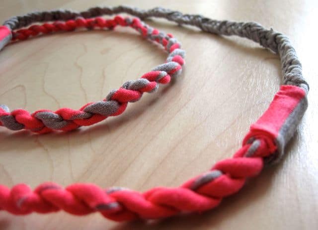 Selbst gedreht: eine Kette aus Stoff
