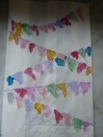 Bunte Windlichter aus Butterbrottüten